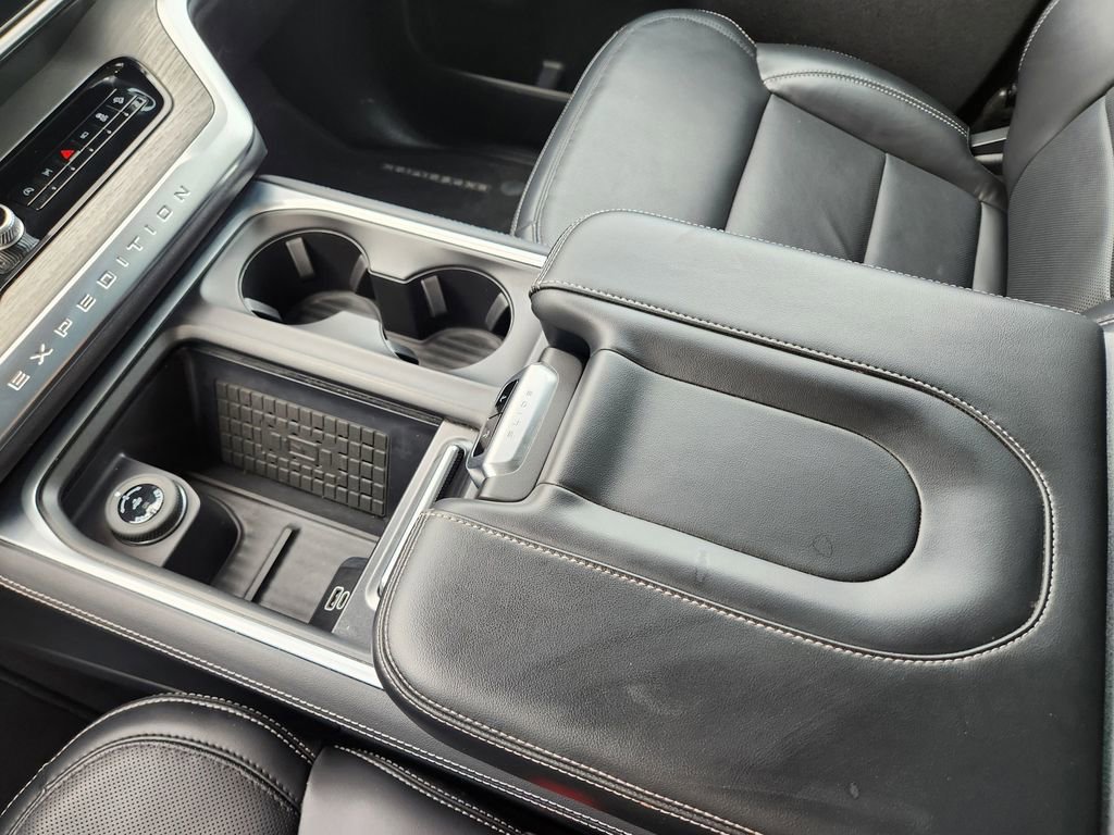 Certified 2025 Ford Expedition Max Platinum image 30