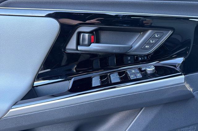 Used 2025 Subaru Solterra Limited w/ Limited Package image 9