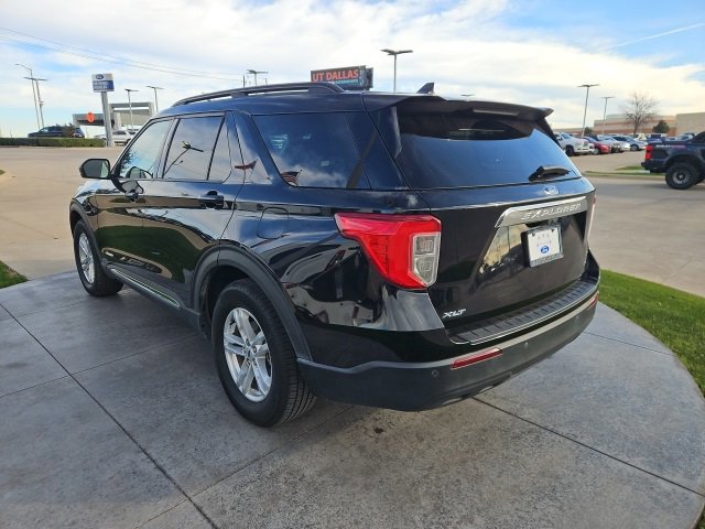 Certified 2022 Ford Explorer XLT image 2
