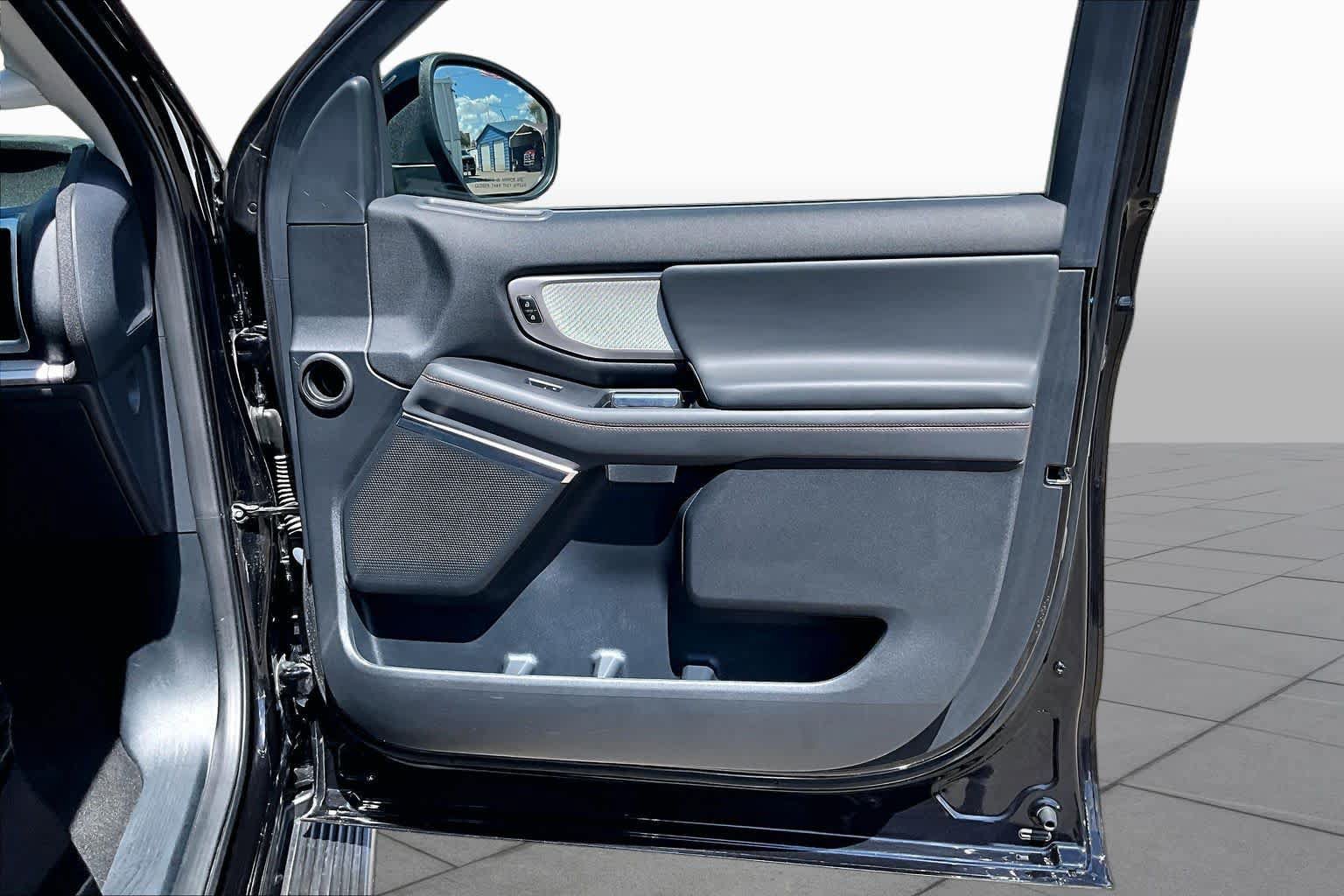 Certified 2025 Ford Expedition Active AWD/4WD image 23