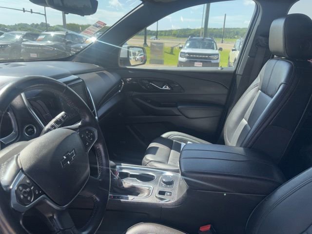 Used 2022 Chevrolet Traverse RS FWD image 15