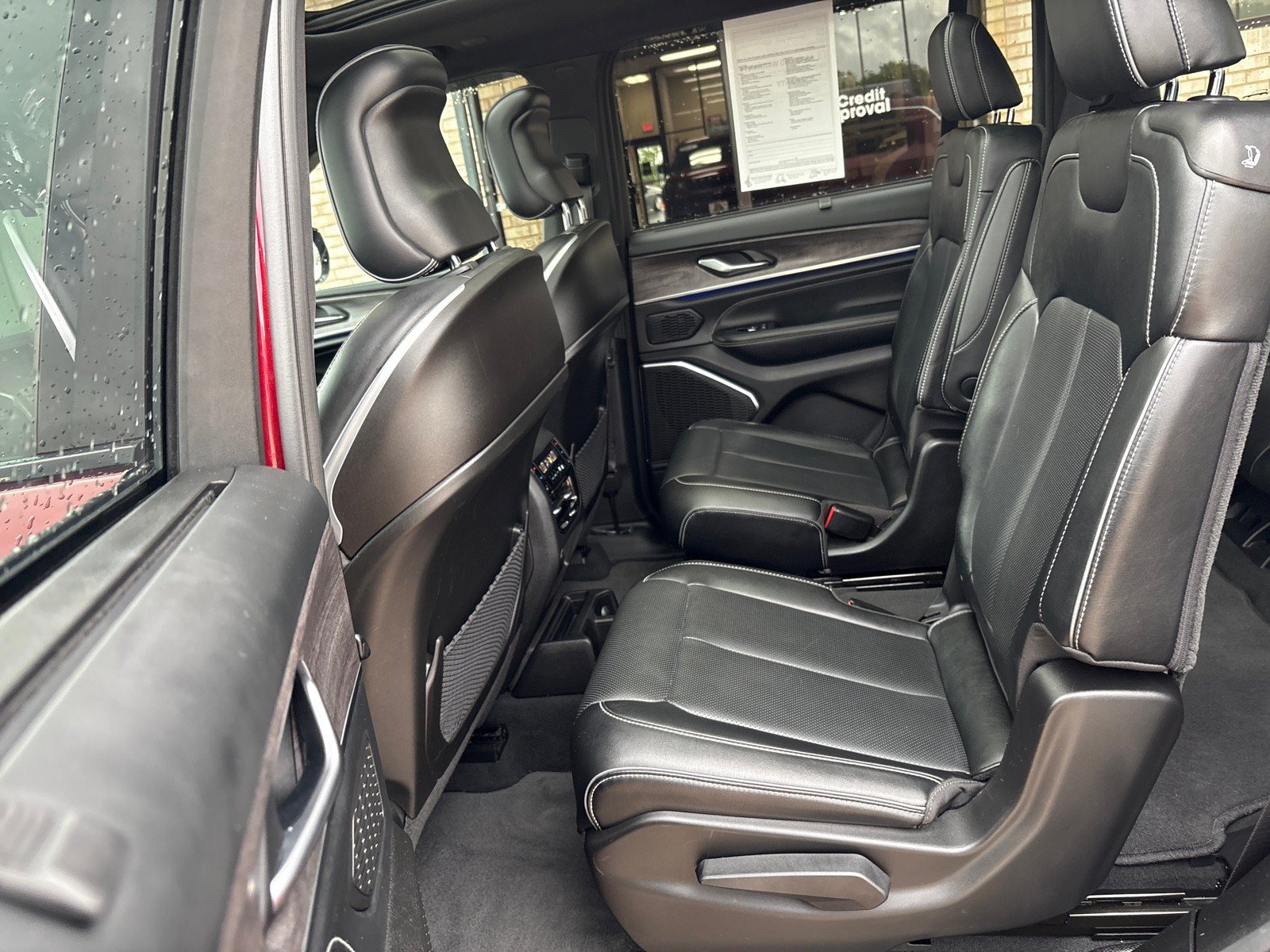Used 2023 Jeep Grand Cherokee L Overland w/ Luxury Tech Group IV AWD/4WD image 4