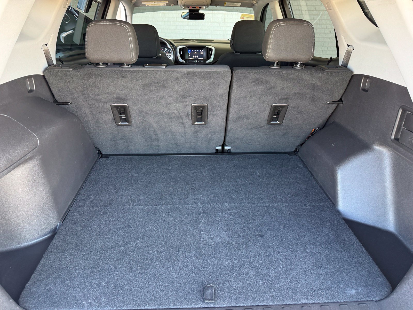 Used 2024 GMC Terrain SLE FWD image 20