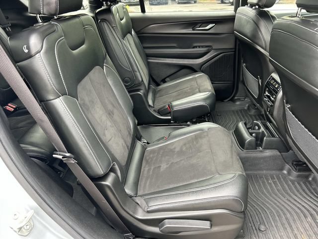 Used 2023 Jeep Grand Cherokee L Laredo AWD/4WD image 27