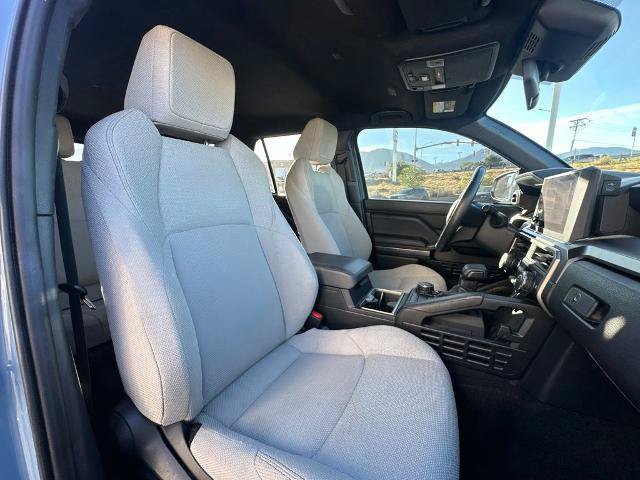 Used 2025 Toyota 4Runner SR5 AWD/4WD image 28