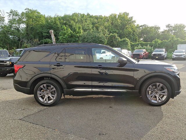 Certified 2025 Ford Explorer Active w/ Active Comfort Package AWD/4WD image 9