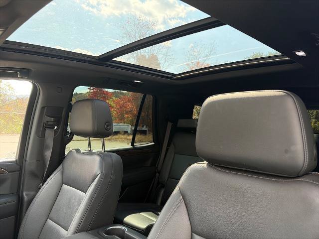 Used 2023 Chevrolet Tahoe Z71 w/ Luxury Package AWD/4WD image 7