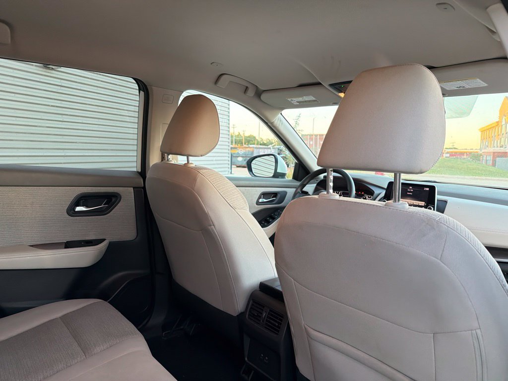 Used 2023 Nissan Rogue SV FWD image 15