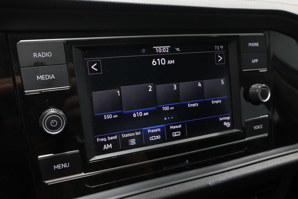 Used 2024 Volkswagen Jetta SE FWD image 2