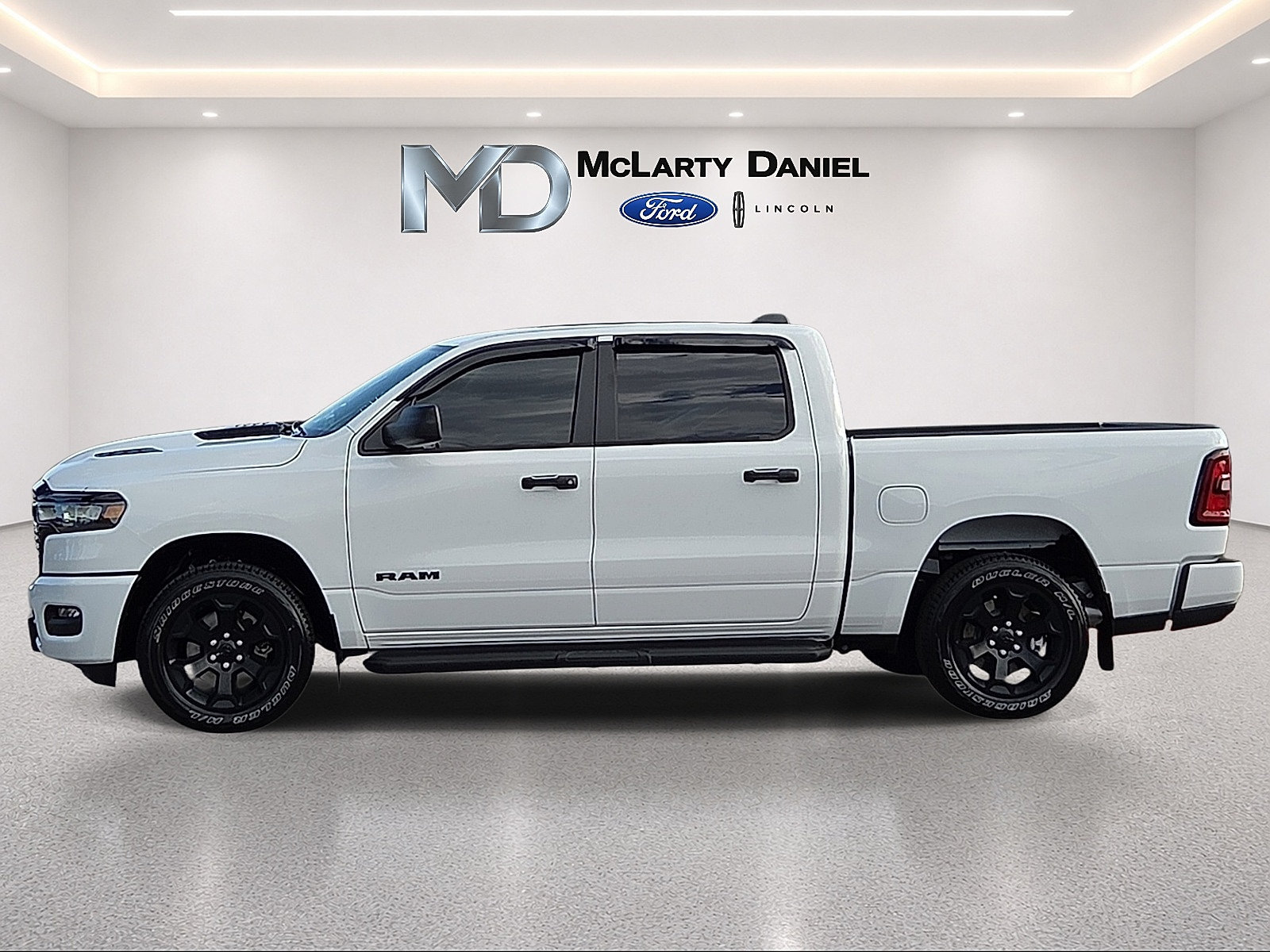 Used 2026 RAM 1500 Express AWD/4WD image 3