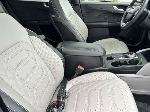 Certified 2024 Ford Escape SE w/ PHEV Premium Package FWD image 25