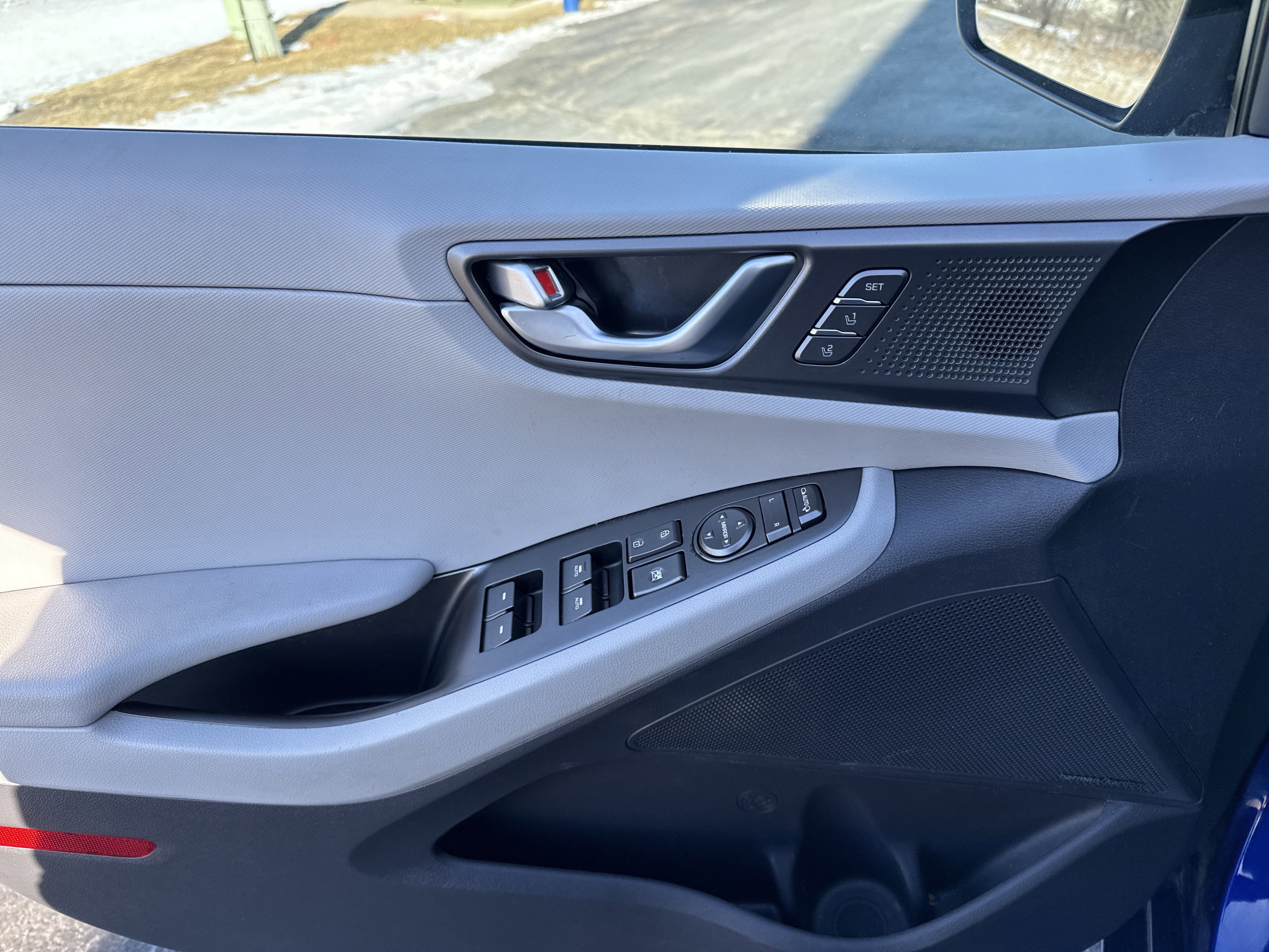 Used 2020 Hyundai Ioniq Limited image 16