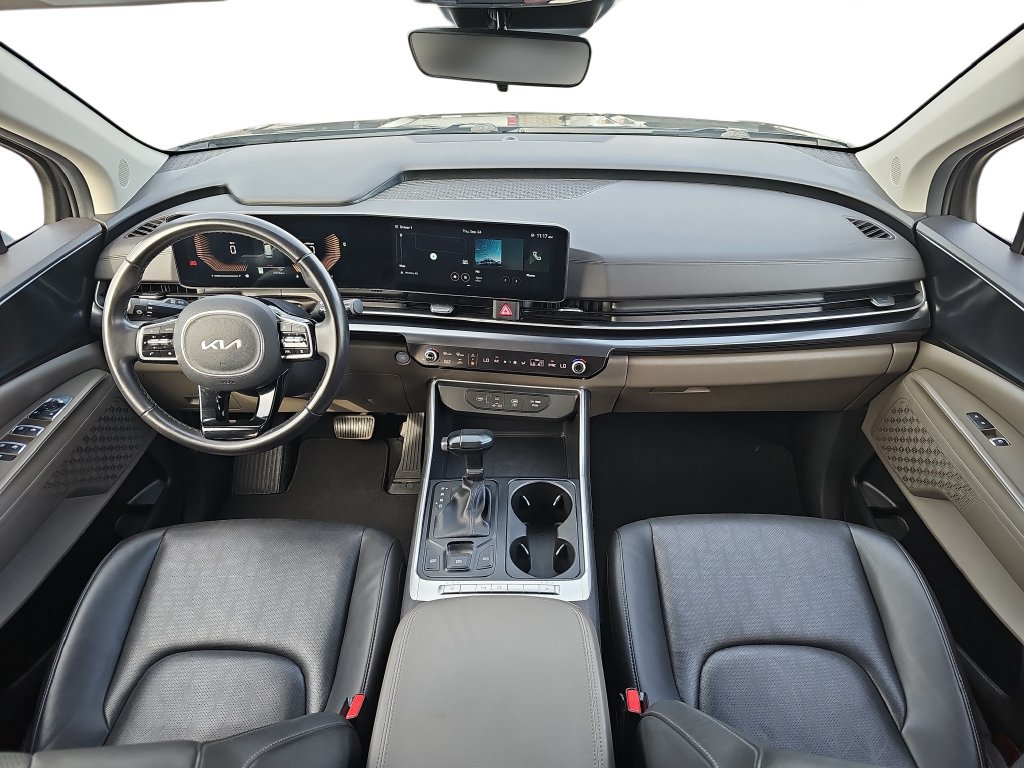 Used 2025 Kia Carnival FWD image 9