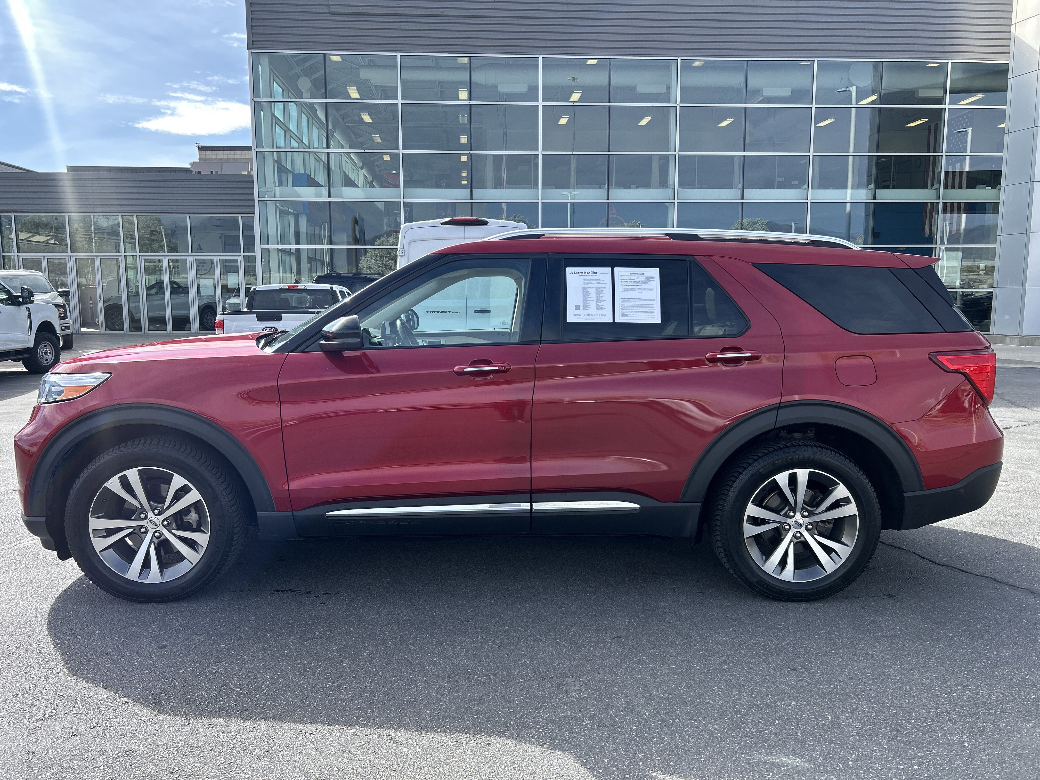 Certified 2020 Ford Explorer Platinum w/ Premium Technology Package image 2