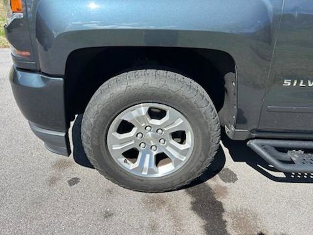 Used 2018 Chevrolet Silverado 1500 LT image 2