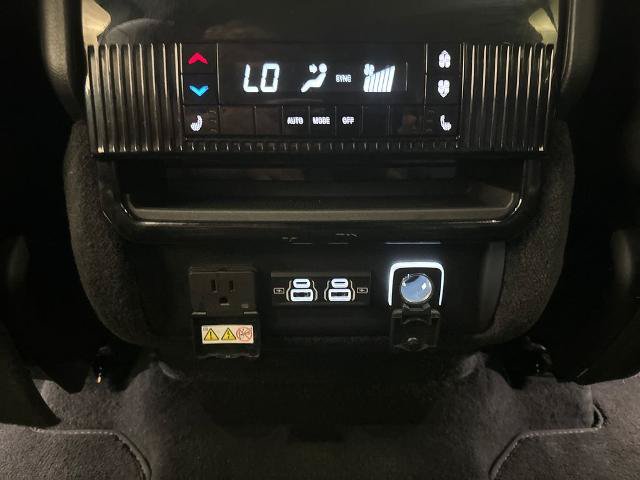 Used 2024 Jeep Wagoneer Series II w/ Flexible Seating Group RWD image 31