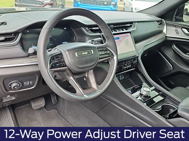 Used 2023 Jeep Grand Cherokee Overland w/ Luxury Tech Group IV AWD/4WD image 18