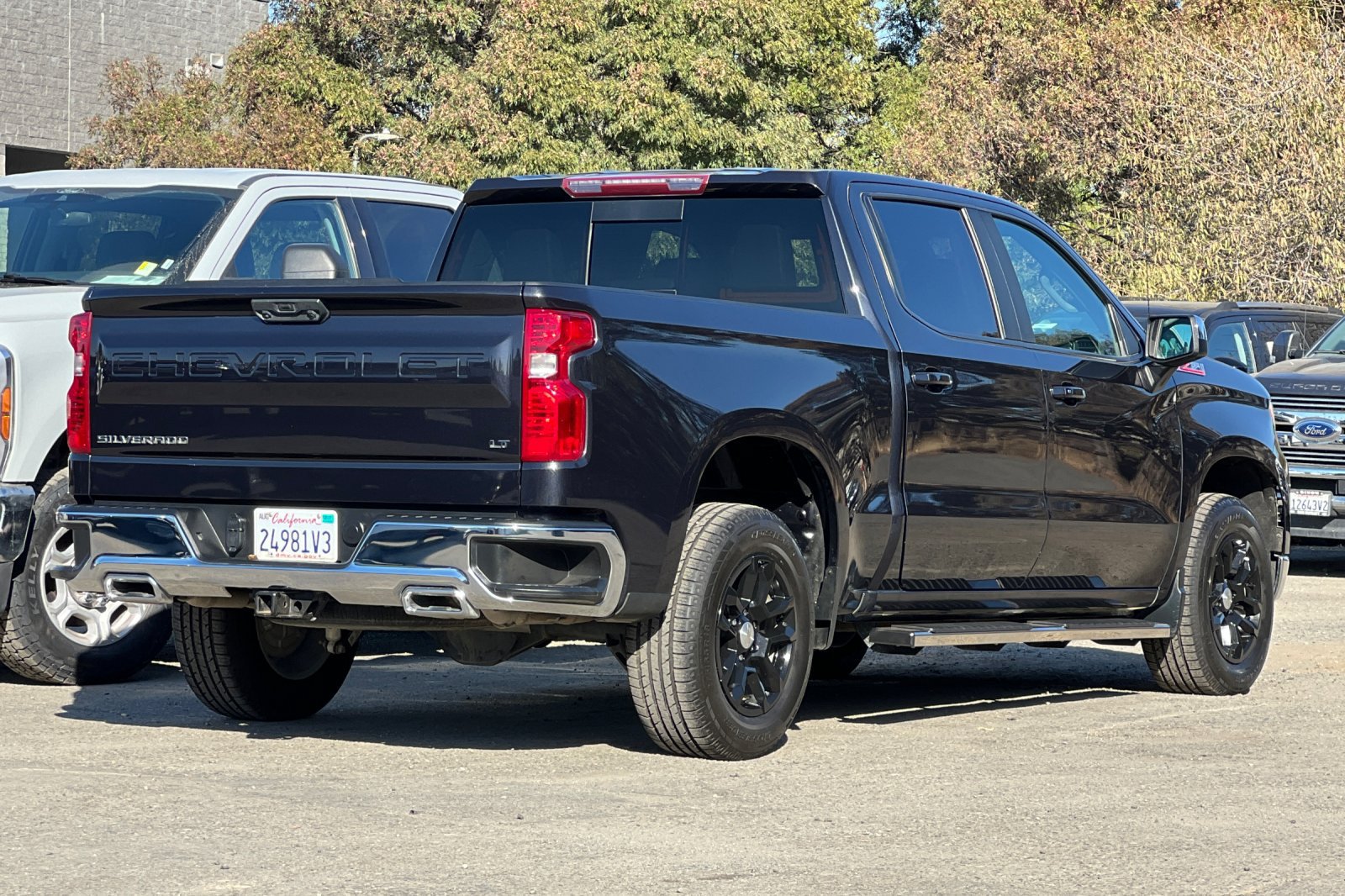 Used 2023 Chevrolet Silverado 1500 LT AWD/4WD image 4