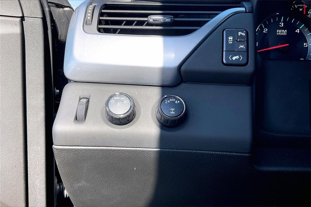 Used 2018 Chevrolet Tahoe LT w/ LT Signature Package image 35
