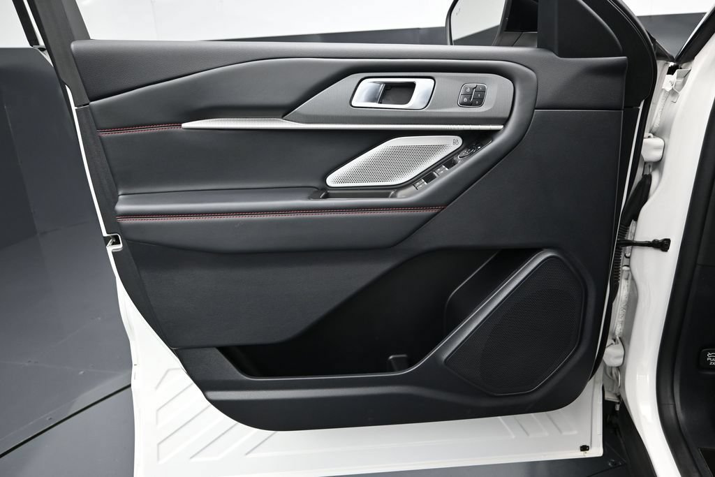 Certified 2025 Ford Explorer ST AWD/4WD image 13