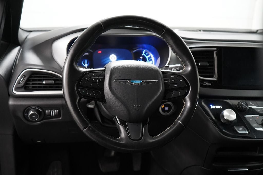 Used 2020 Chrysler Pacifica Touring-L w/ S Appearance Package FWD image 13