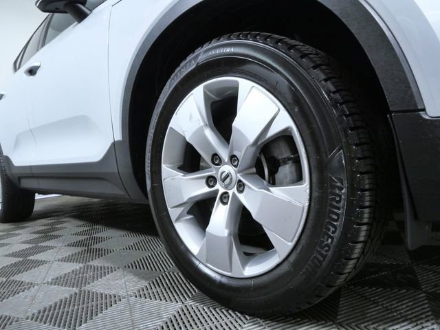 Used 2021 Volvo XC40 T4 Momentum FWD image 2