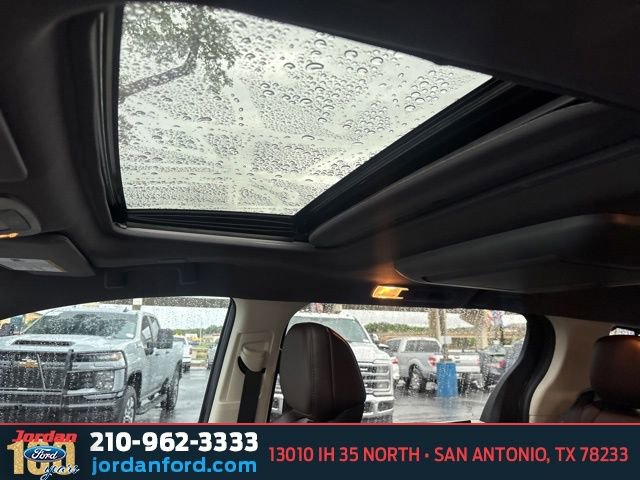 Used 2024 Toyota Sienna Platinum FWD image 25