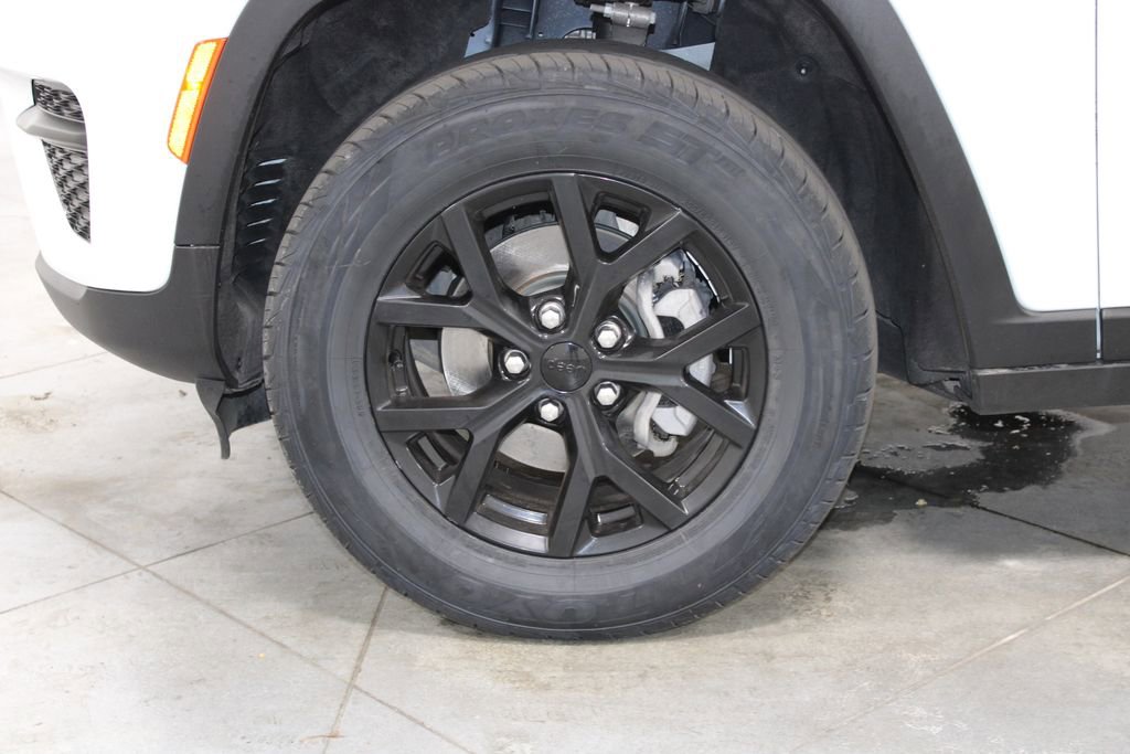 Used 2024 Jeep Grand Cherokee Altitude AWD/4WD image 20