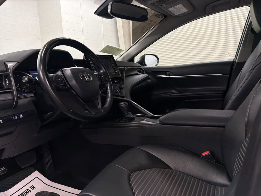 Used 2023 Toyota Camry SE image 5