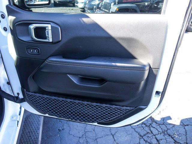 Used 2023 Jeep Wrangler Unlimited Sahara AWD/4WD image 31
