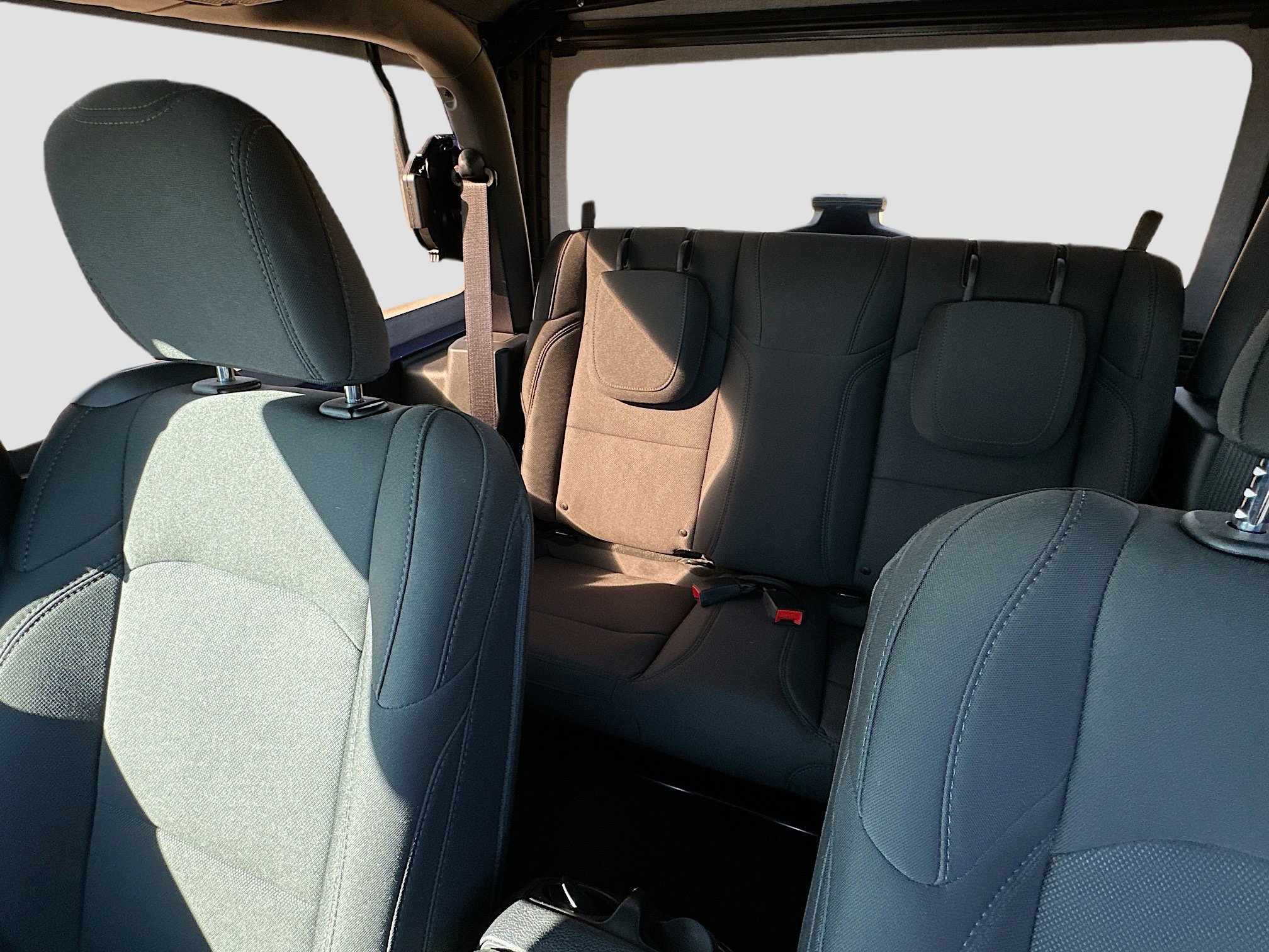 Used 2019 Jeep Wrangler Sport S image 21