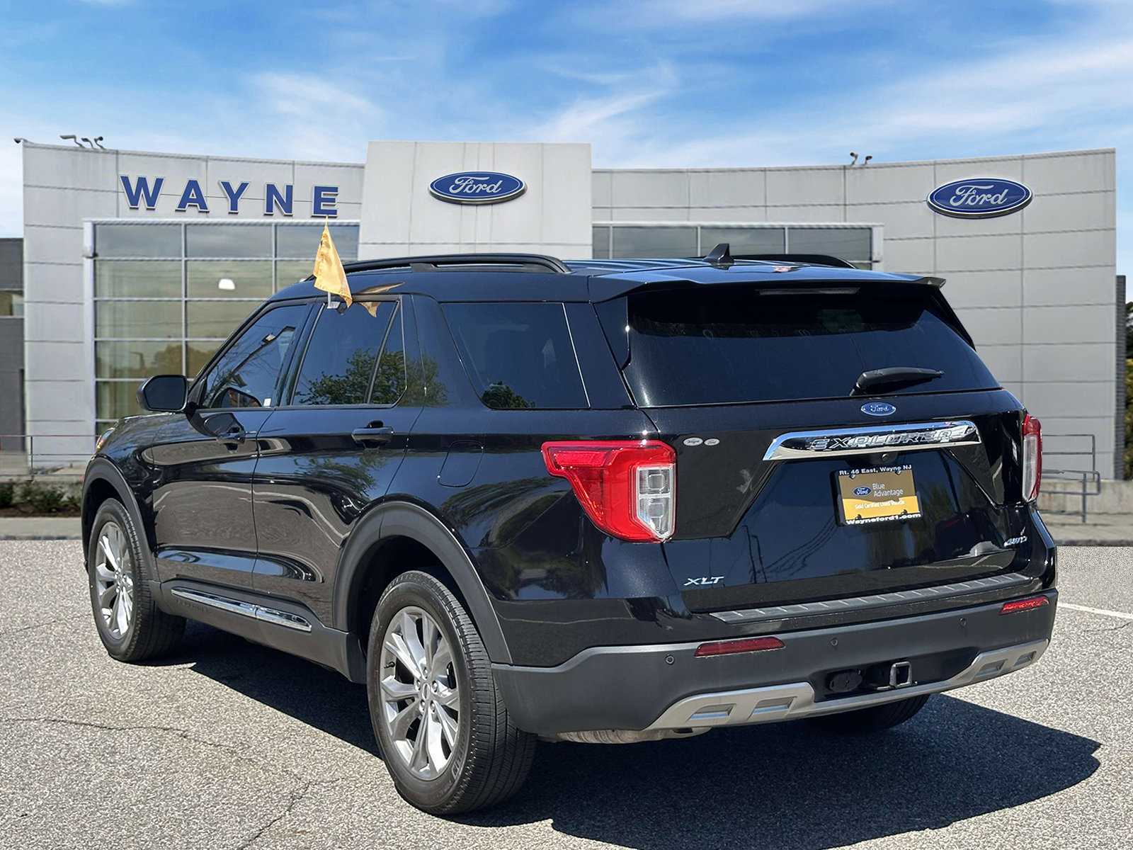 Certified 2023 Ford Explorer XLT w/ Equipment Group 202A AWD/4WD image 3