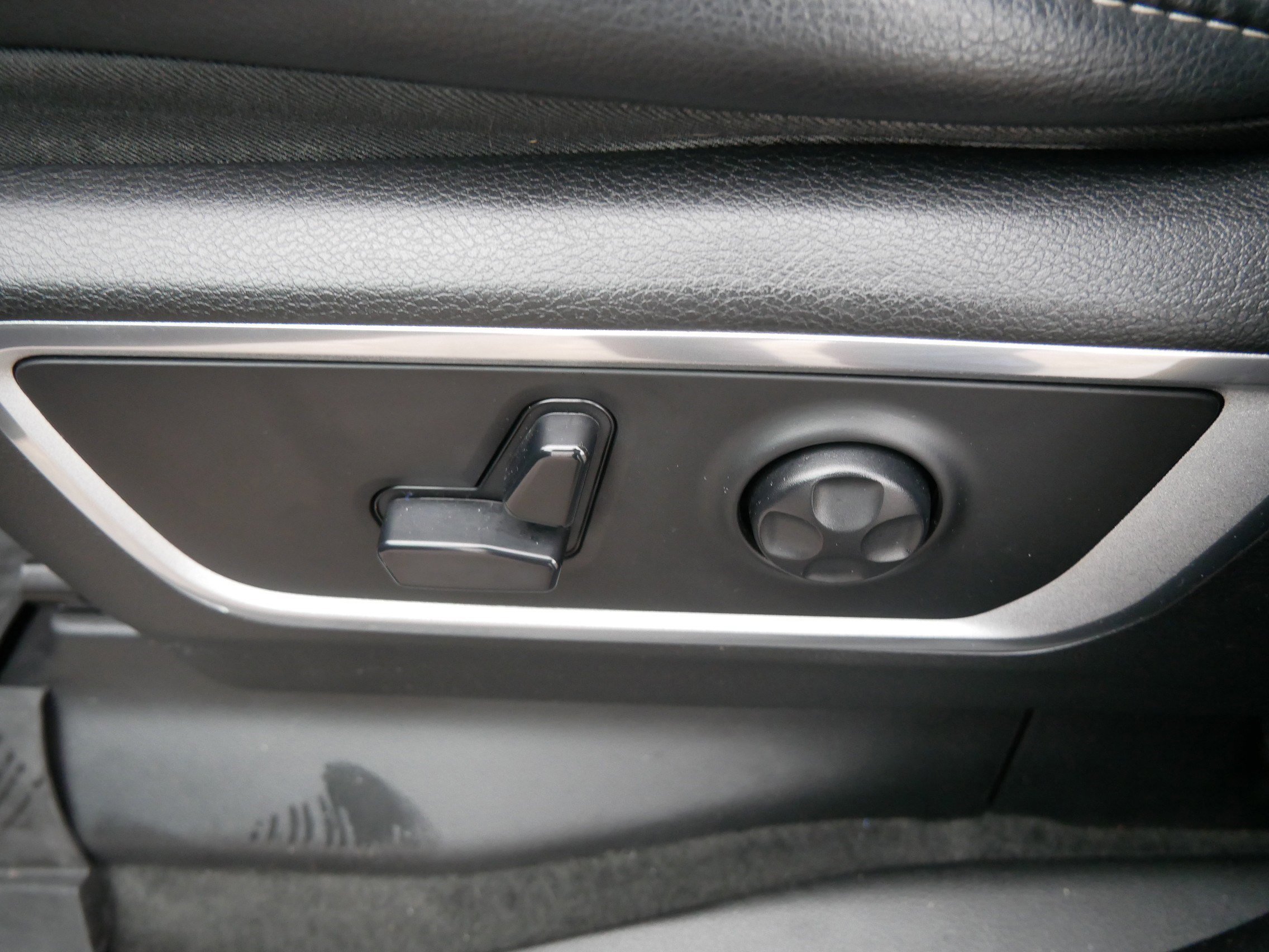 Used 2020 RAM 1500 Laramie w/ Sport Appearance Package image 19