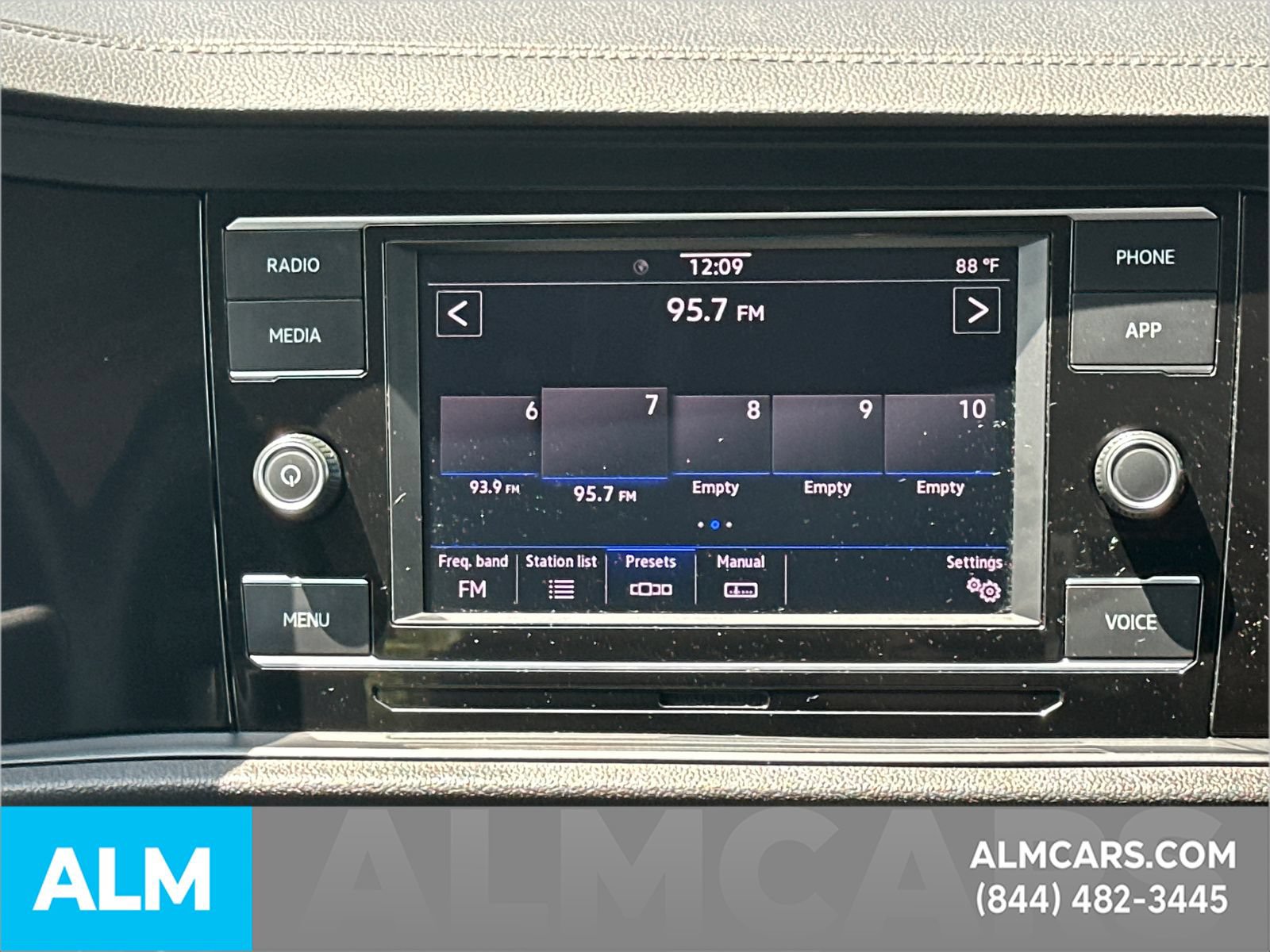 Used 2024 Volkswagen Jetta S FWD image 31