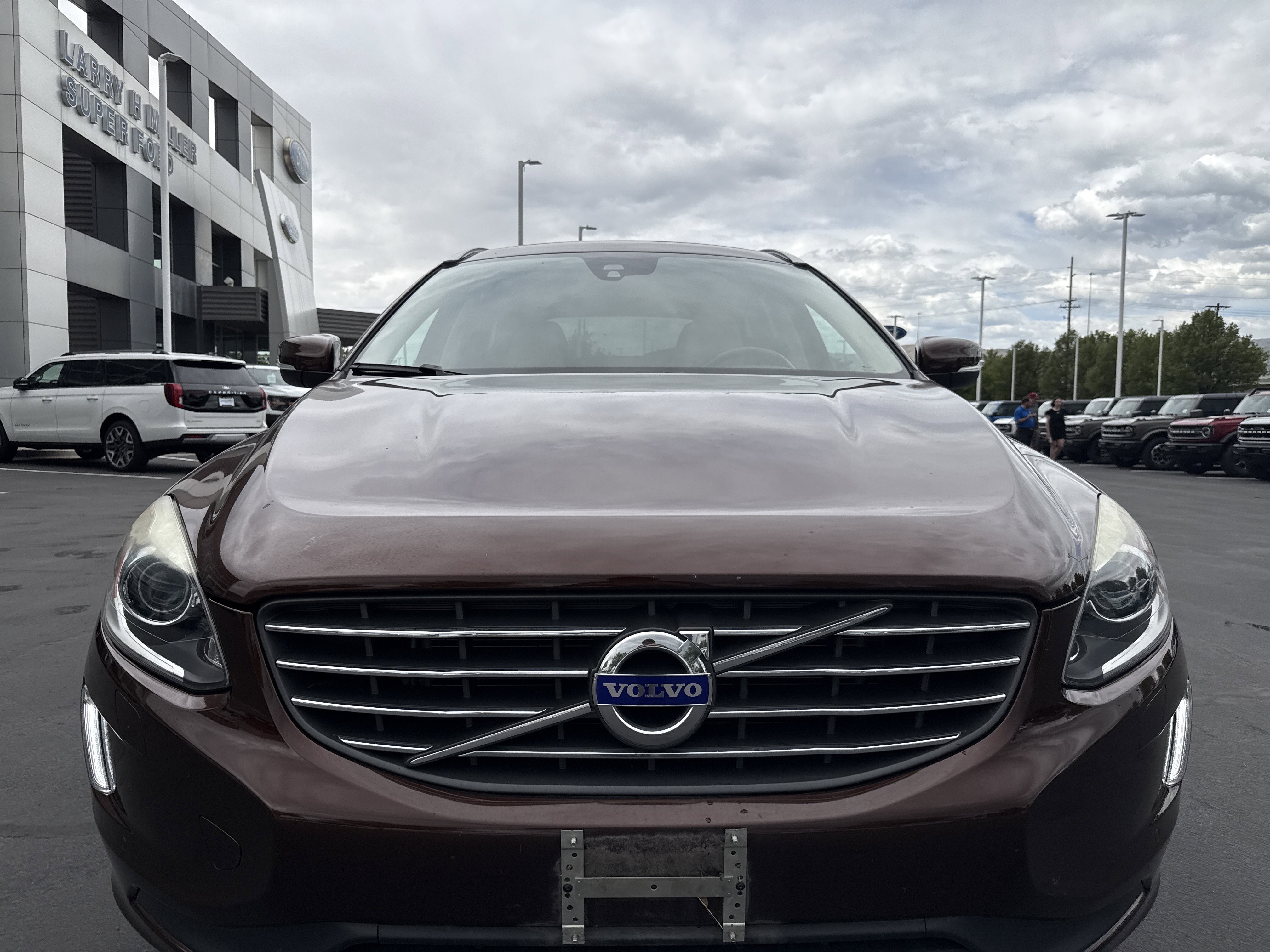 Used 2017 Volvo XC60 T6 Inscription w/ Climate Package AWD/4WD image 8