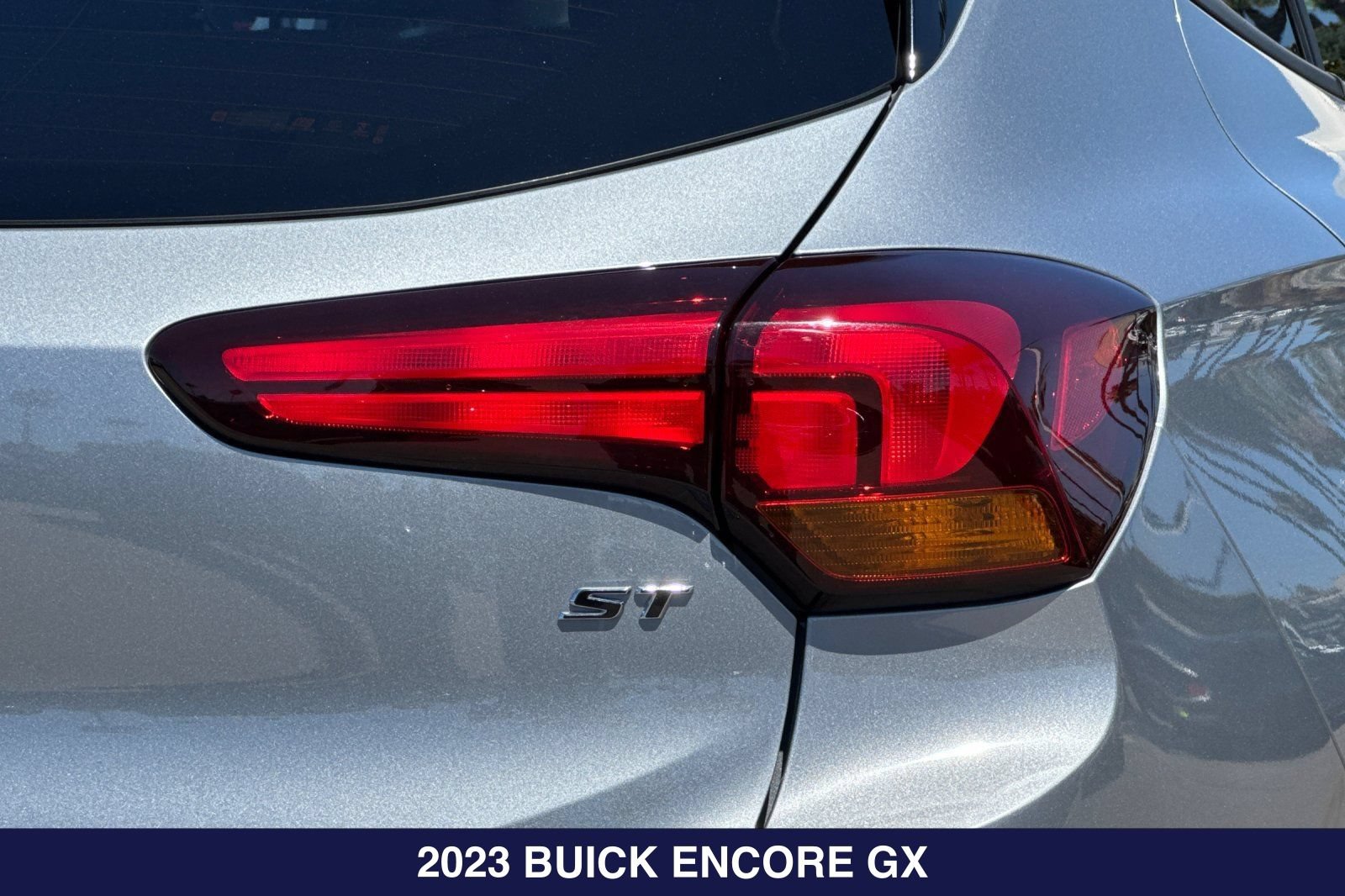 Used 2023 Buick Encore GX Select w/ Sport Touring Package FWD image 29
