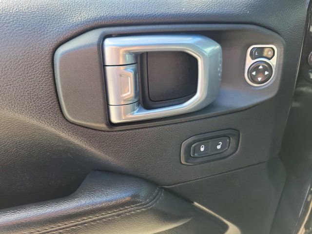Used 2021 Jeep Wrangler Unlimited Sahara image 21