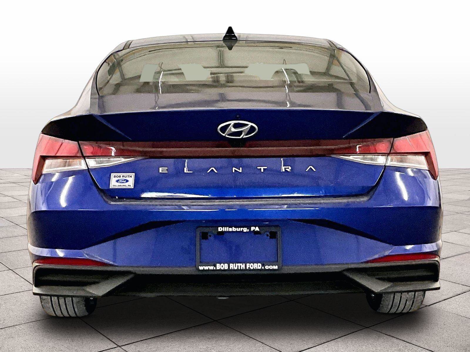 Used 2023 Hyundai Elantra SEL w/ Convenience Package FWD image 4