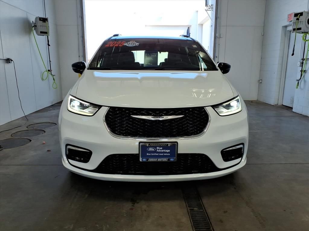 Used 2025 Chrysler Pacifica Select image 6