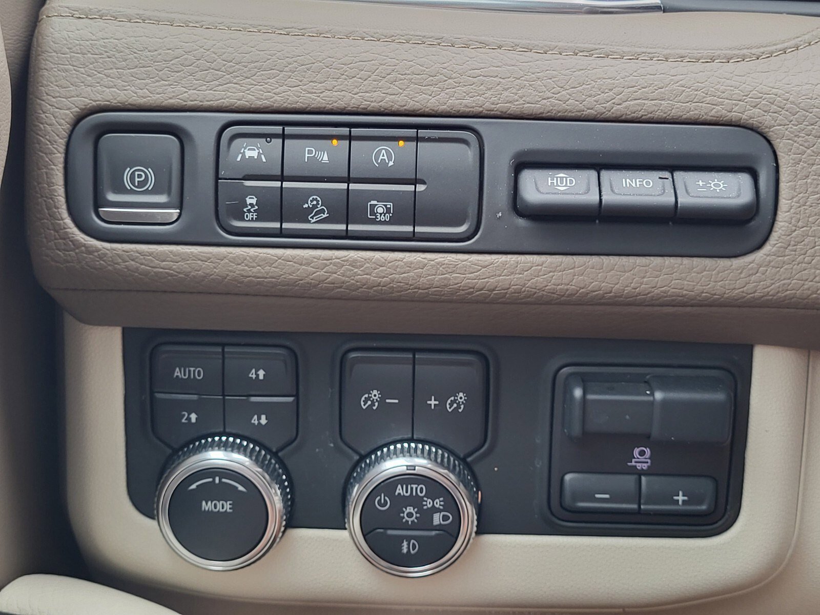 Used 2023 GMC Yukon Denali w/ Max Trailering Package image 24