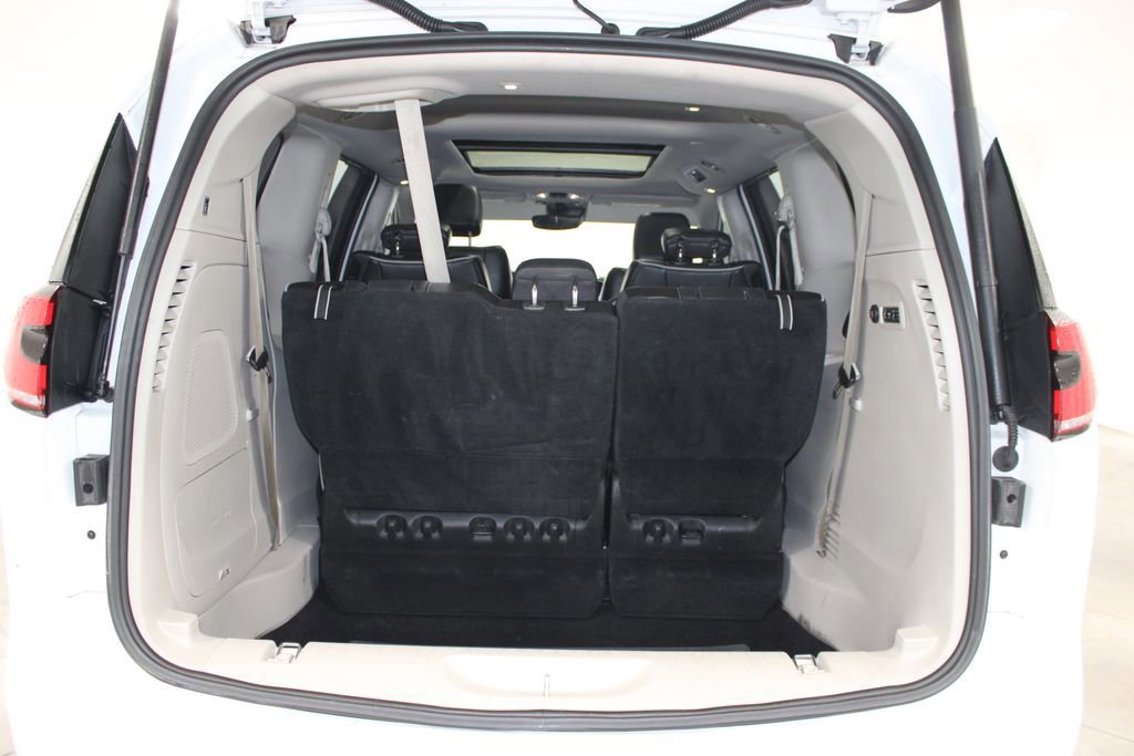 Used 2022 Chrysler Pacifica Limited image 17