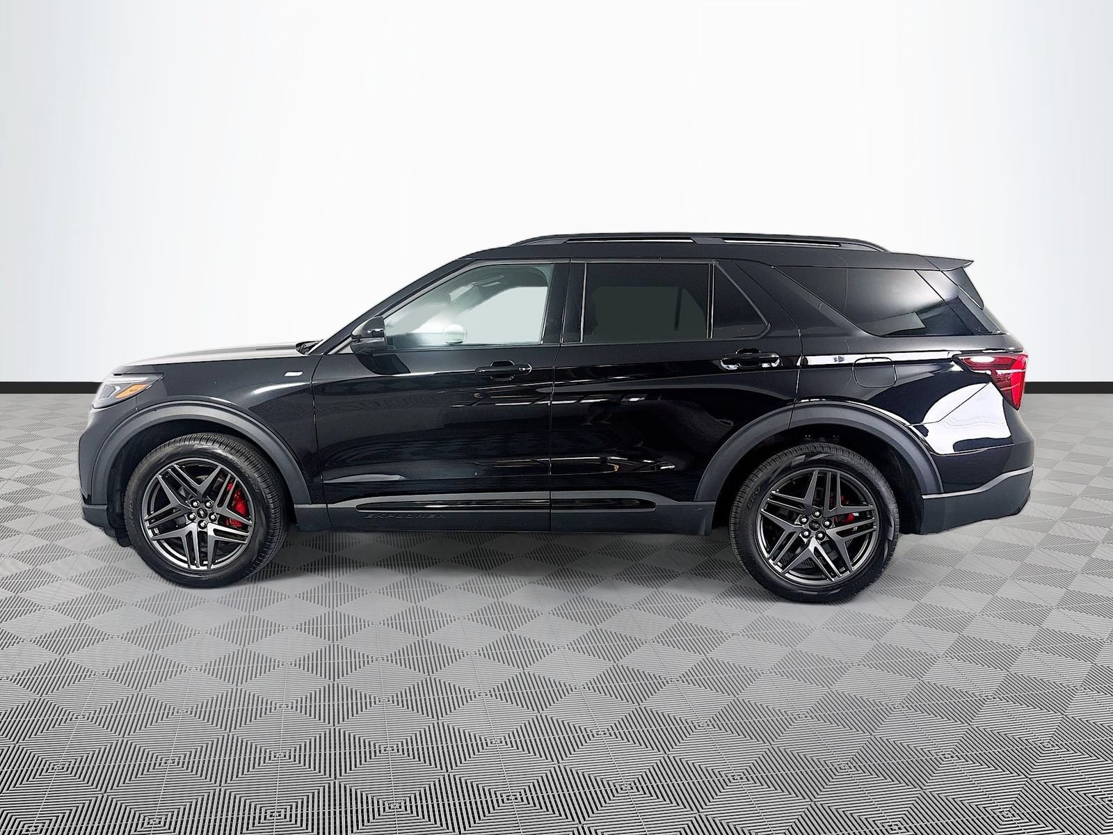 Certified 2025 Ford Explorer ST-Line w/ ST-Line Street Pack AWD/4WD image 4