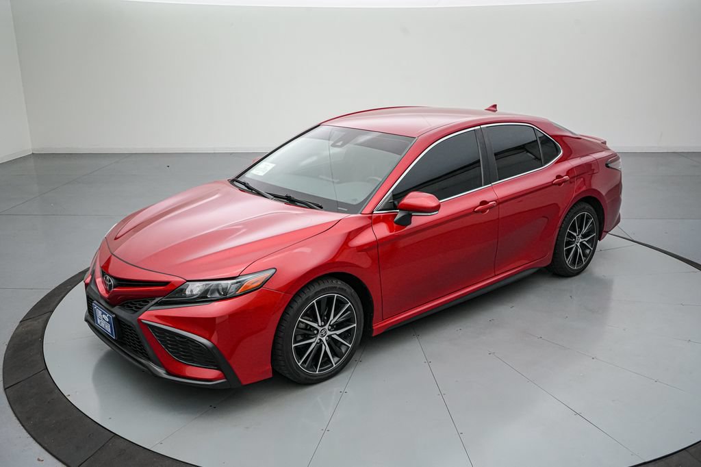 Used 2021 Toyota Camry SE w/ Cold Weather Package FWD image 8