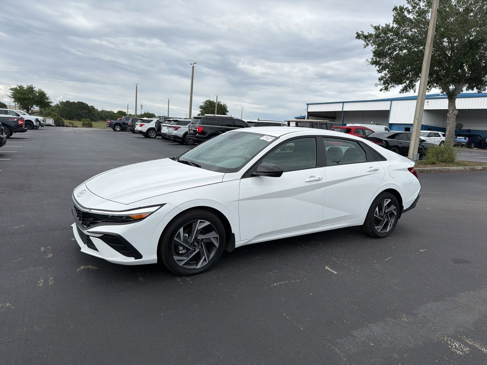 Used 2025 Hyundai Elantra Sport w/ Cargo Package FWD image 16