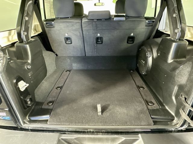 Used 2023 Jeep Wrangler Unlimited AWD/4WD image 33