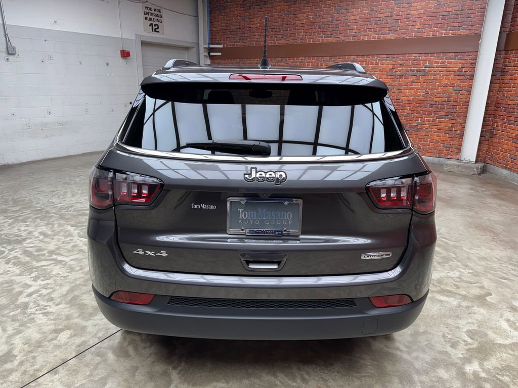 Used 2022 Jeep Compass Latitude image 3