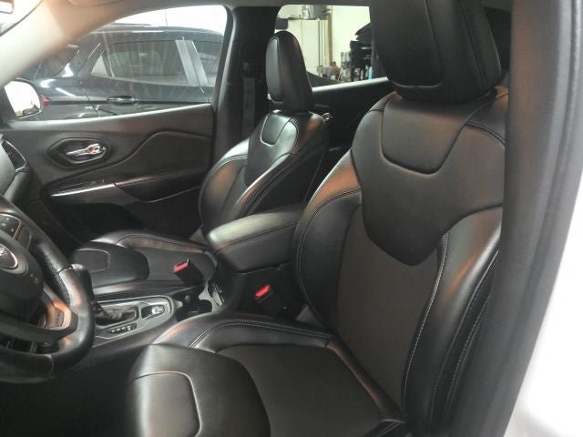 Used 2019 Jeep Cherokee Latitude Plus w/ Cold Weather Group AWD/4WD image 18