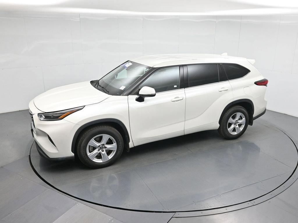Used 2021 Toyota Highlander LE image 29