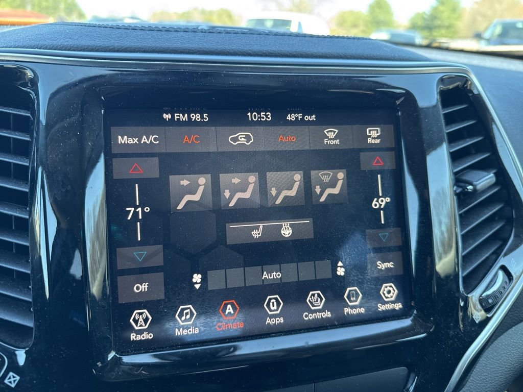Used 2019 Jeep Cherokee Limited AWD/4WD image 18