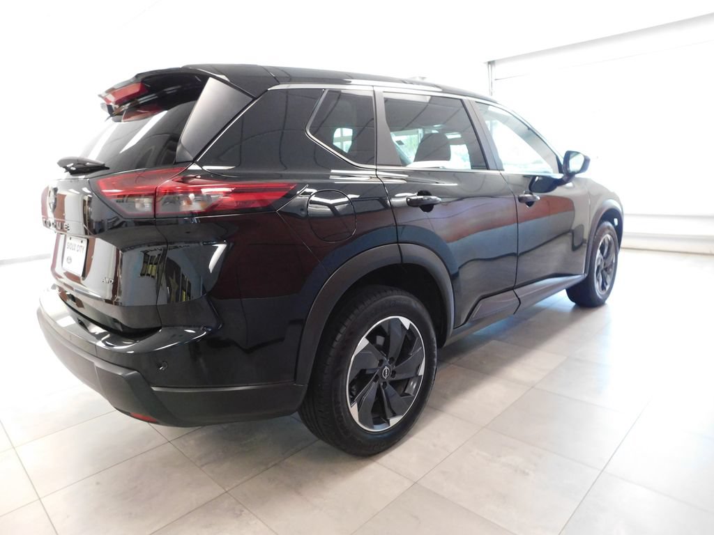 Used 2025 Nissan Rogue SV AWD/4WD image 4